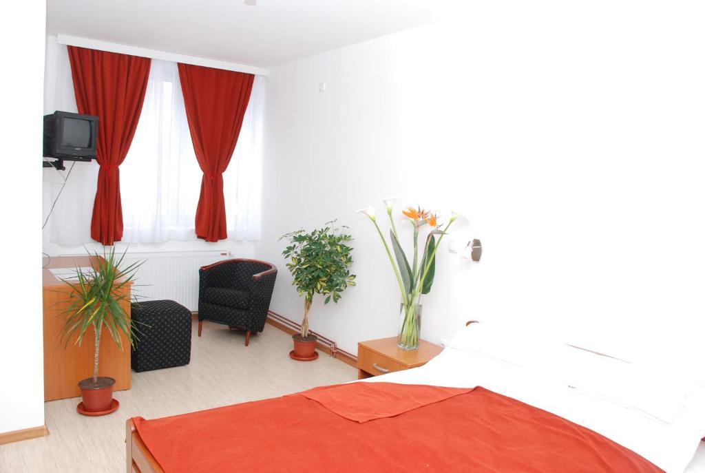 M Garni Hotel Βράνιε Δωμάτιο φωτογραφία